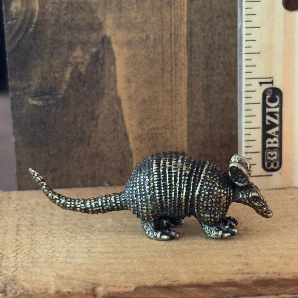 BG7-Miniature brass metal armadillo animal figurine